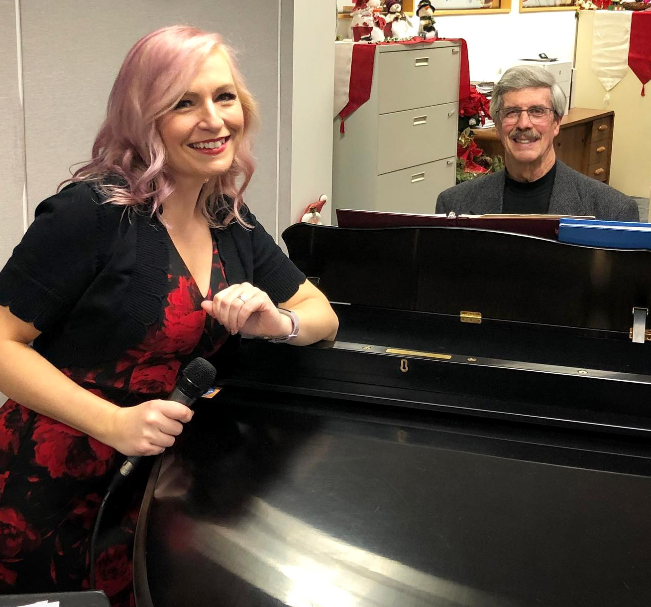 Vocalist with Piano for Hire Vocalist with Piano for Hire